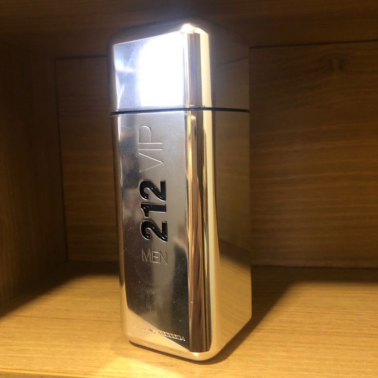 Carolina Herrera 212 VIP EDT